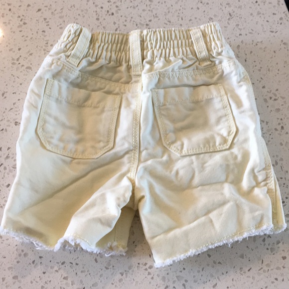 3/$20 NWOT Old Navy Pale Yellow Shorts - Picture 4 of 5